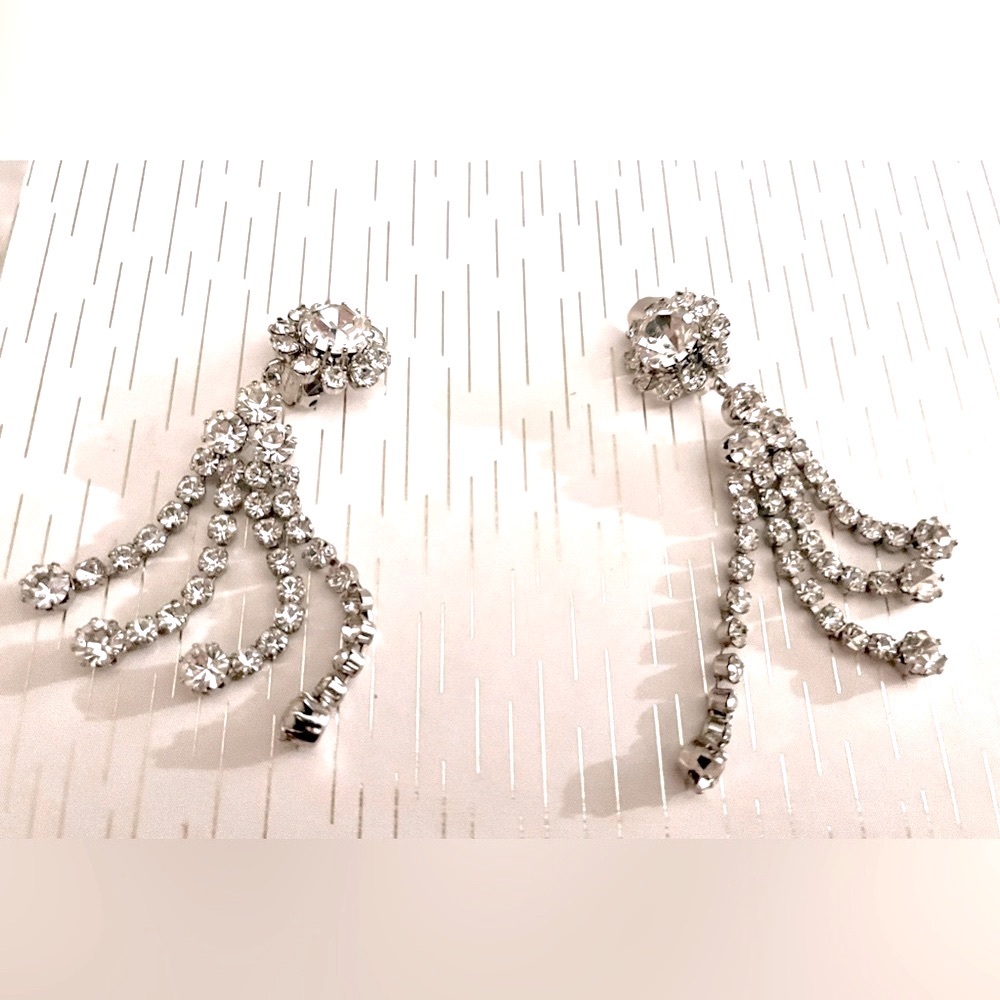 * Free FREE free FREE with any bundle * STUNNING 1950s VINTAGE CRYSTAL EARRINGS